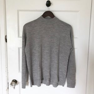 Uniqlo mock neck gray wool sweater in Small